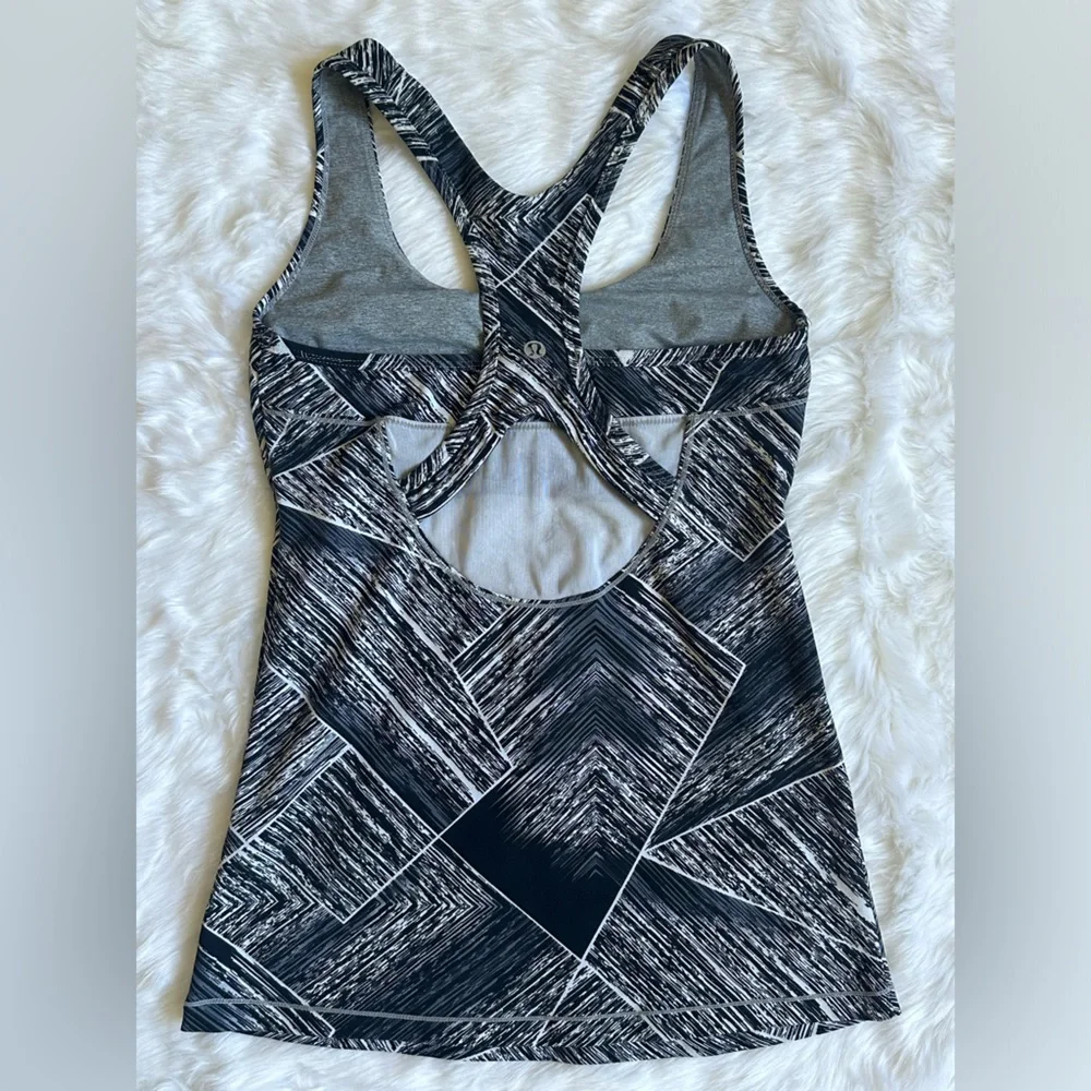 Lululemon Cross back Tank PTP 13" Size 4 - Picture 2 of 6